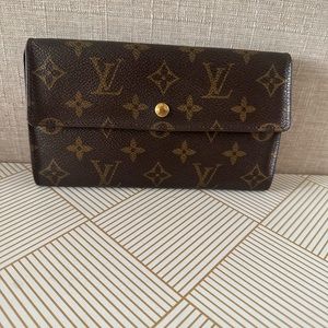 Monogram Portefeuille International Wallet M61217
Louis Vuitton